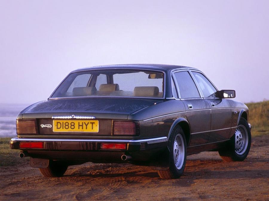  Daimler Double Six 1993 года  (фото 3 из 7)